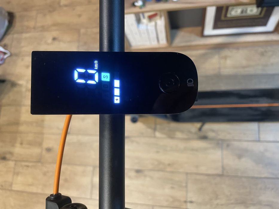 Продам электросамокат Xiaomi Electric Scooter 6