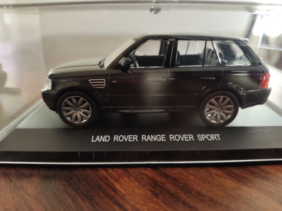 1:43 range Rover sport hse