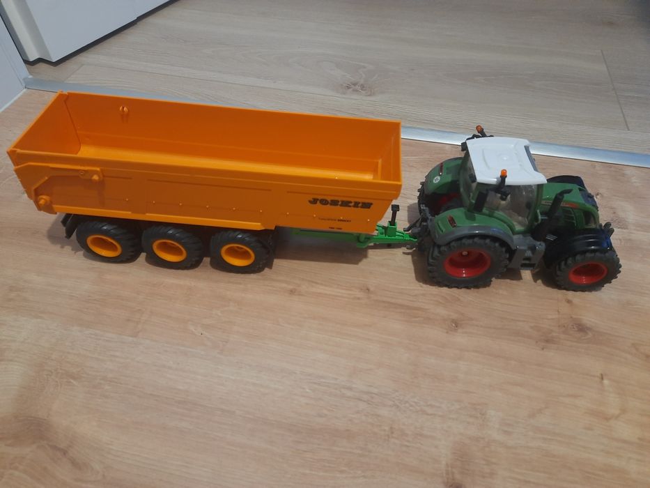 Traktor Fendt 724 Vario+przyczepa Joskin trans space 8000/27