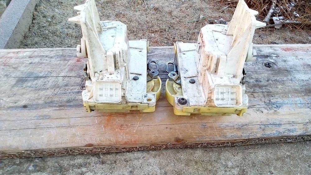 Замок центральний передній дверки правий з активатором Мондео МК2 5pin