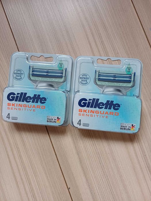 Dwie paczki nożyków Gillette Skinguard Sensitive