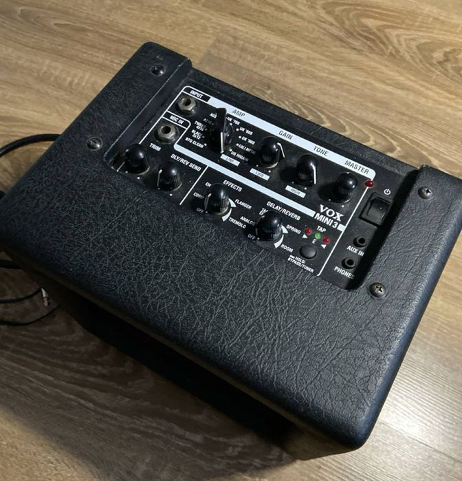 Fender strat mn bsb + Vox комбик + 8 педалей + кейс + коммутация