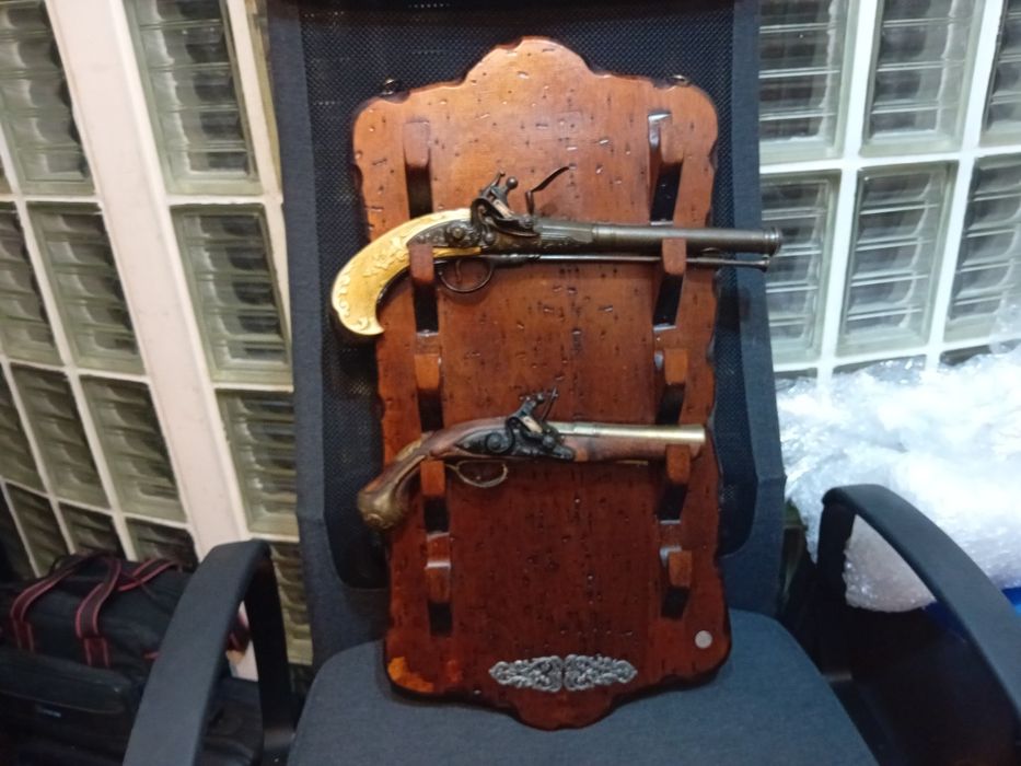 Expositor  de replicas   antigas