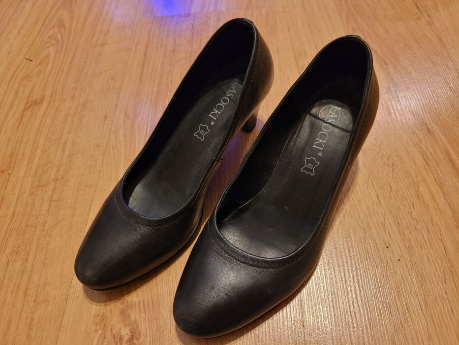 Czarne czółenka Lasocki