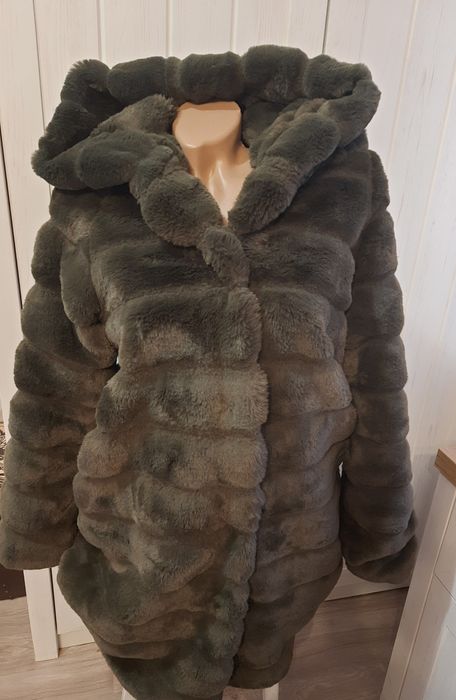 Шуба оливковая с капюшоном