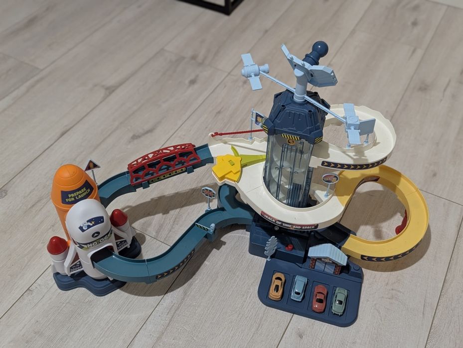 Дитячий автомобільний трек "Космічна станція"