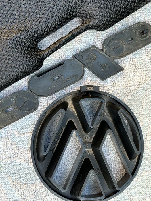 Daszek znaczek napis genesis vw 86c