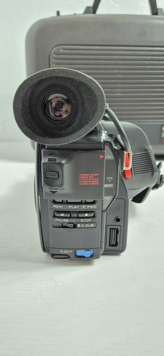 Kultowa Kamera VHS-C Hitachi VM-C52E | Retro Zestaw w Walizce
