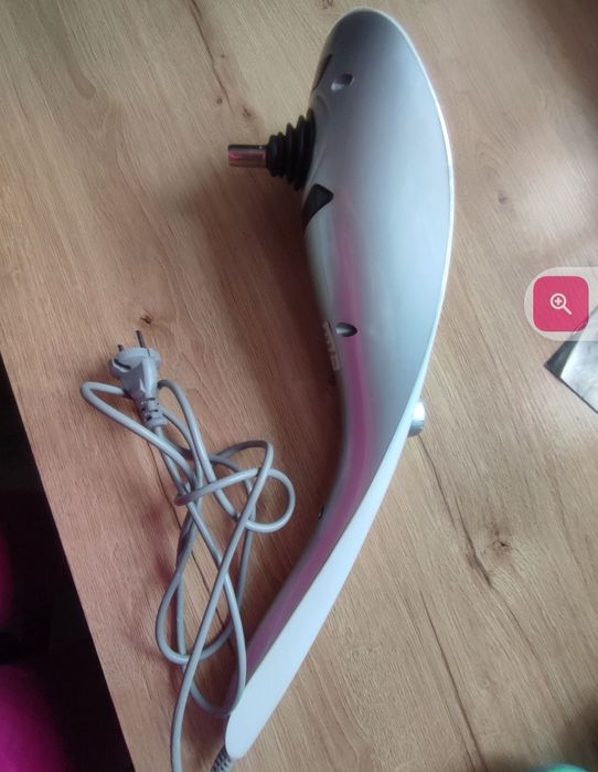 Masażer ręczny z zestawem nasadek