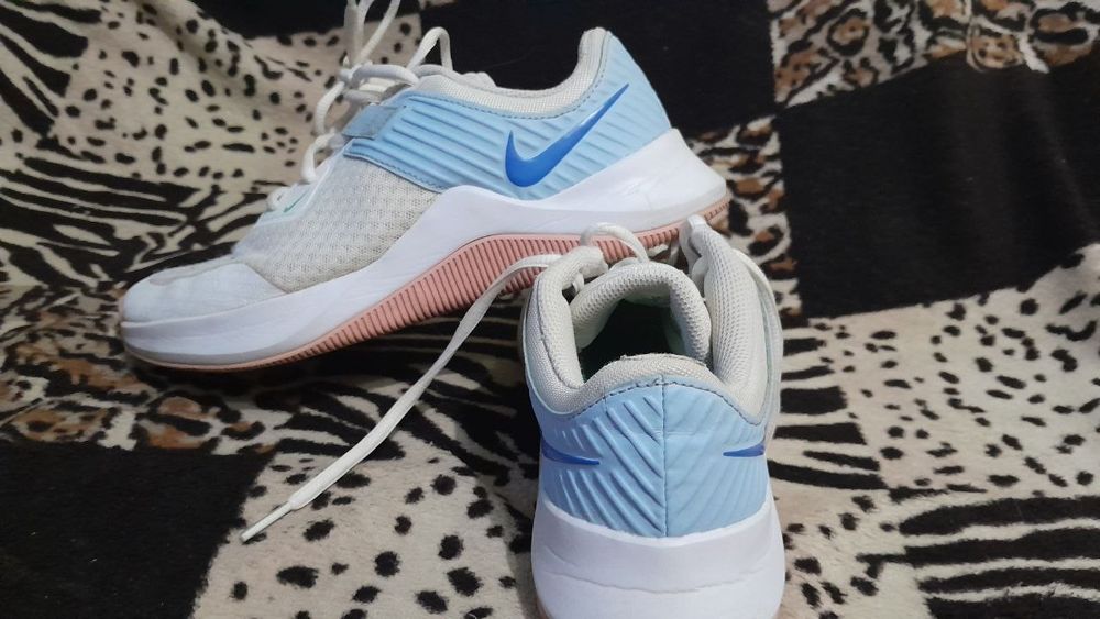 Кросівки Nike 37.5 розміру на стопу 25 см