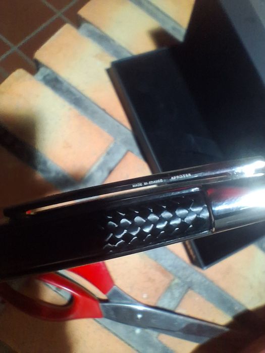 Caneta esferográfica S T Dupont modelo Défi em carbono