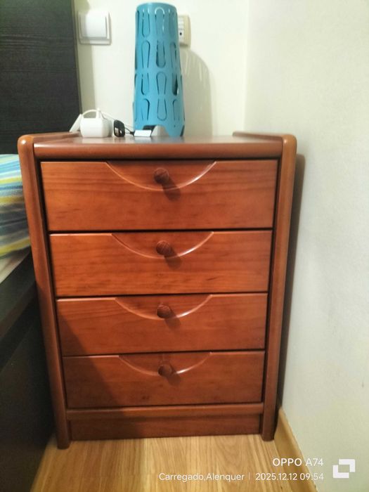 Quarto de solteiro completo em cerejeira, tenho colchão em segunda mão