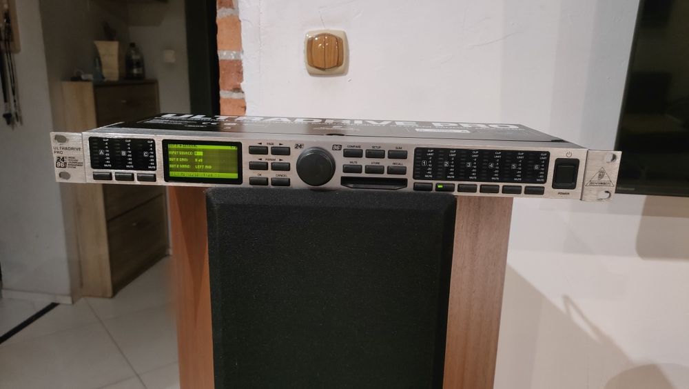 Behringer DCX 2496 PRO