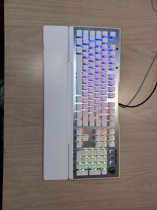 Teclado Gaming Mecânico ROCCAT Vulcan 122 AIMO RGB Alumínio