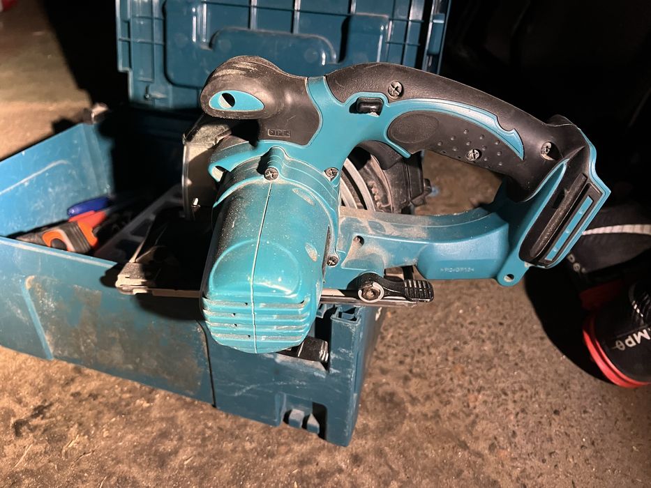 Дисковая пила Makita DCS 552