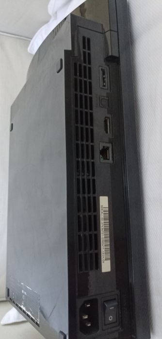 Playstation 3 FAT - 40GB avariada para peças 
Avariada - já foi recondicionada do problema de desligar sozinha
- Para peças