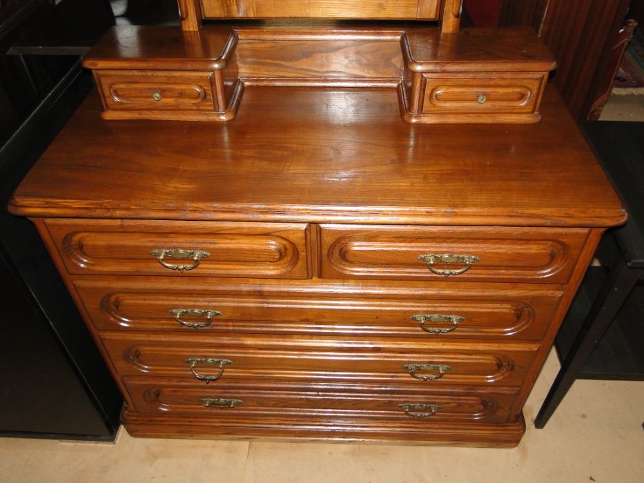 Cómoda em madeira com espelho - óptmo estado