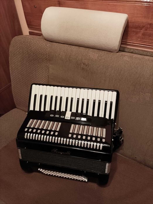 Akordeon Włoski firmy,, Serenelli "  80 bas.- stan tech.sklepowy