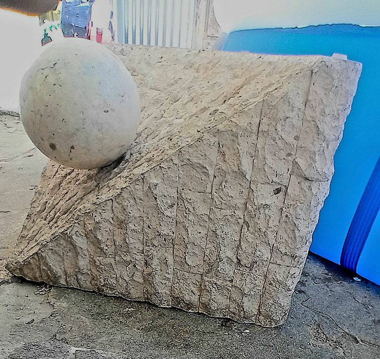 Peça de Decoração / Base para Fonte de Jardim em resina muito durável(60-70cm)