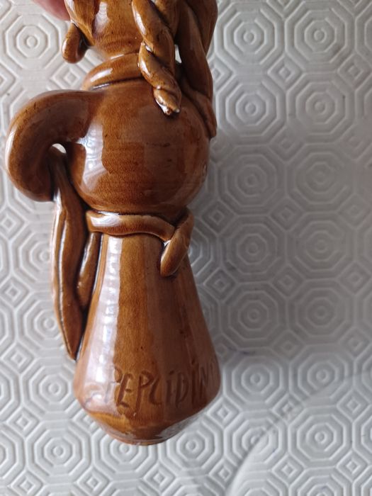 Peça de barro Júlia Ramalho