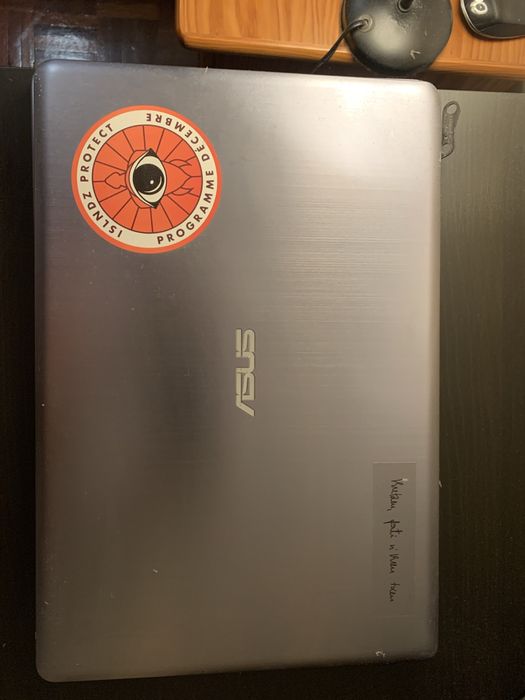Portátil ASUS danificado