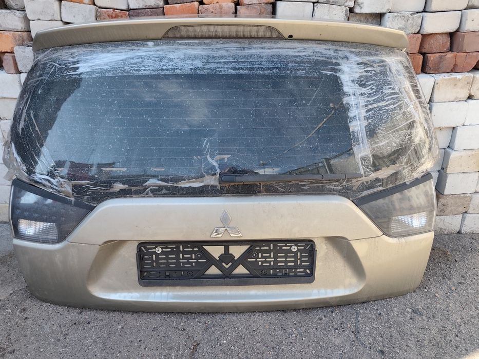 продам заднюю ляду Митсубиси аутленде 2008 г цена 2000гррр