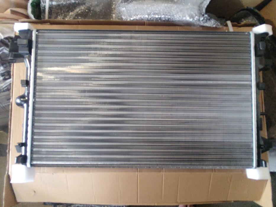 Opel signum vectra 1.9 cdti 150km saab chłodnica wody