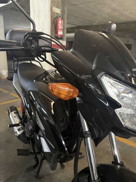 Honda CB125F 2023 | 7.077 km | Baú Givi + suporte telemóvel