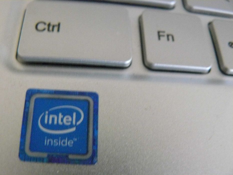 Laptop w pudełku oryginalnym jak nowy kompletny ultracieńki