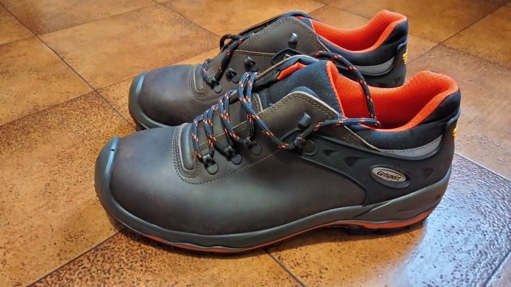 Продам нові робочі черевики італійського виробника !