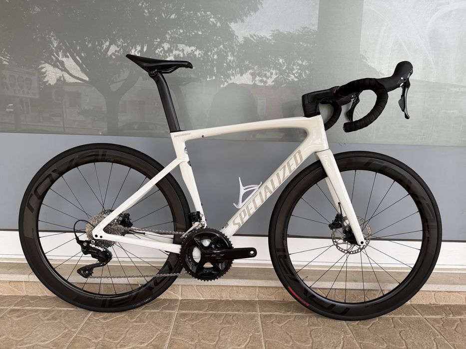 Bicicleta de estrada Specialized - rodas em carbono