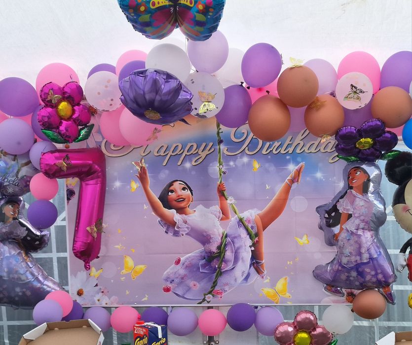 Baner, tło fotograficzne plakat na urodziny Isabela  Madrigal z Encant