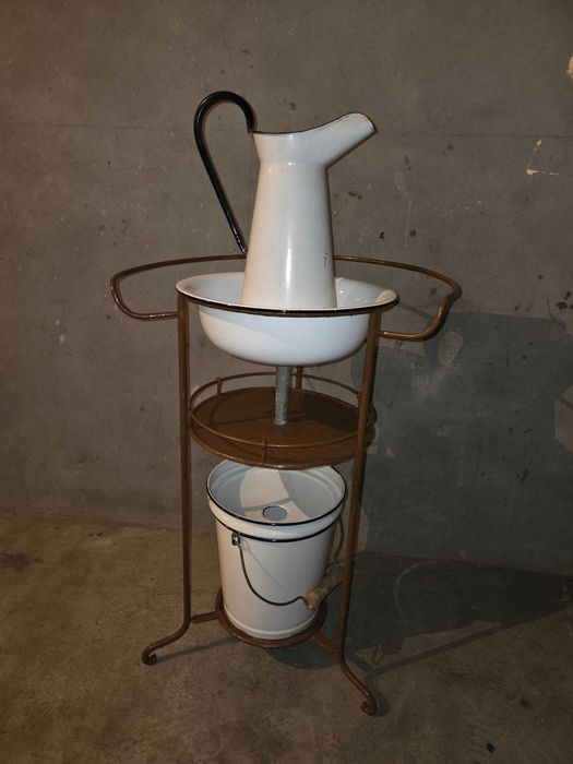 Antiguidade - Lavatório antigo em cerâmica com suporte