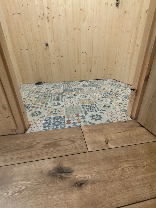 Układanie montaż paneli podłogowych, składanie mebli