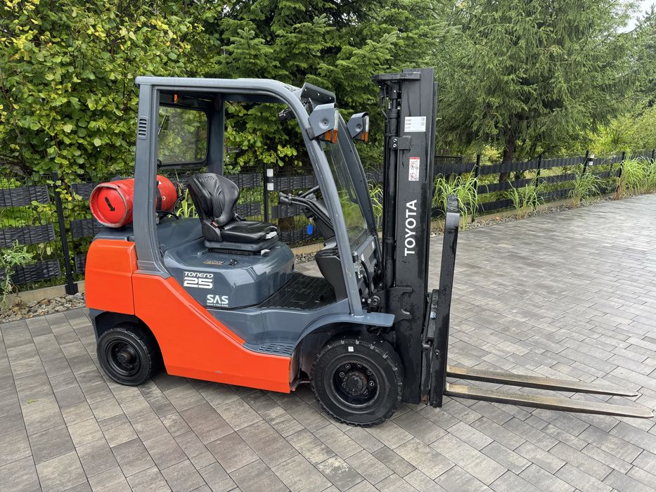 Wózek widłowy Toyota 8FGF25 Tonero 9851 h rozdzielacz 4-sekcje, paletyzer-obrotnica Faktura i transport