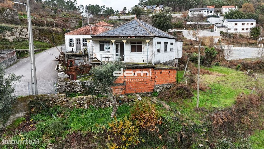 Moradia V4 para Recuperar no Candal – São Pedro do Sul 🏡