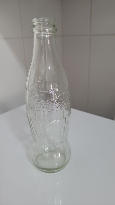 Garrafa antiga de Coca-Cola gravada em alto relevo, 250ml