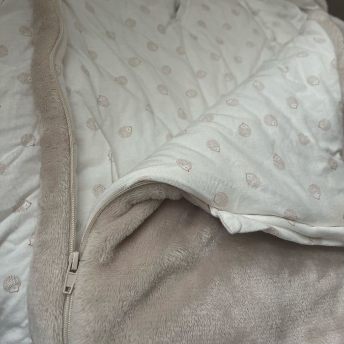 Комбінезон + теплий конверт, шапочки в подарунок