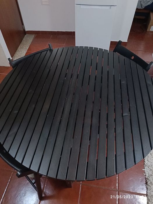 Mesa preta de Madeira Redonda +4 cadeiras gratis