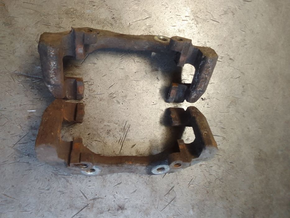 Jarzmo hamulcowe przód przednie Ford Focus MK2 rok 2005 benzyna 1.6 16