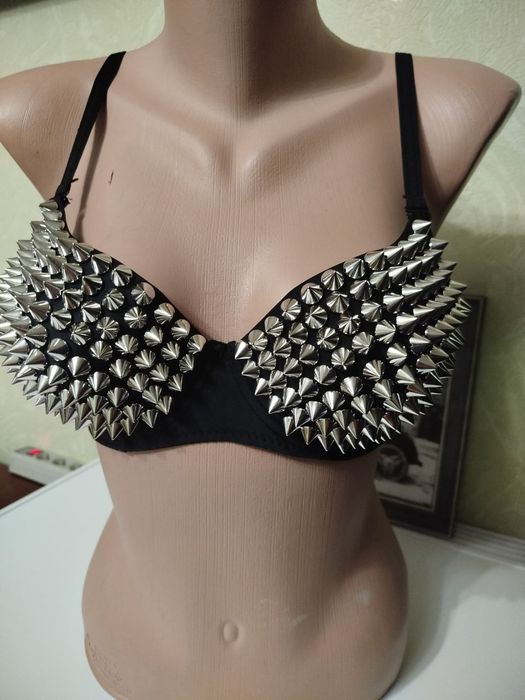 Декоративный лиф с шипами