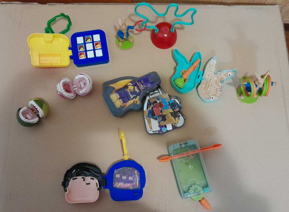 Toys: Figures, Masks, and Games — €1 Each64750782874498123