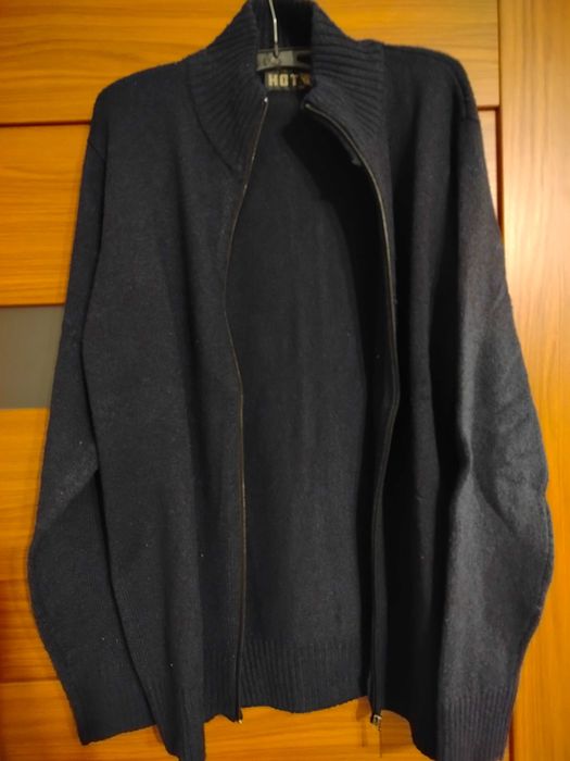 Sprzedam 3 pary spodni męskich i 2 męskie swetry