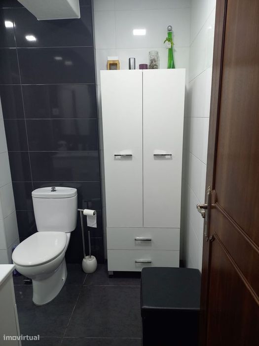 Apartamento T2 com 102 m², localizado na Guimarota, em Leiria.