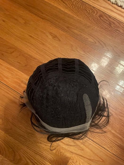 Peruca de pelo natural preta assimétrica