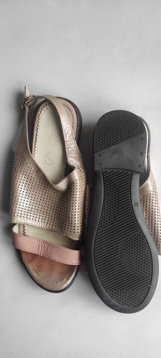 Босоножки женские.