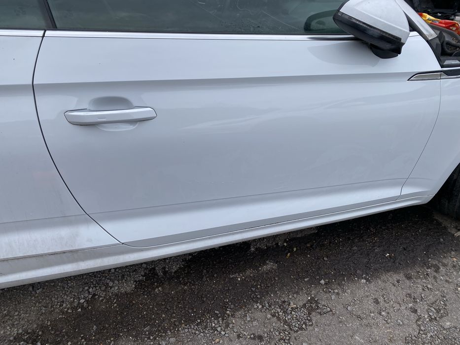 Дверка права ліва Audi a5 8w в колір ls9r