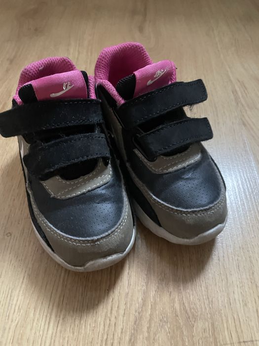 Кросівки Nike для дівчинки