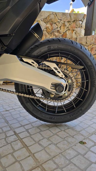 Honda X-ADV 750 Modelo 2025 (04/2025) – Full Extras | SC Project | Top Case GIVI | Impecável
