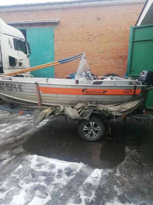 Продам моторний човен Вельбот 42